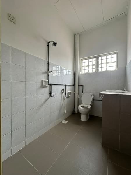 Rumah Teres 2 Tingkat untuk Dijual di Seksyen 6 (Kota Damansara) - Victor Liew - Bathroom - PropertyGuru.com.my