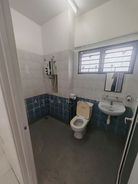 Semi-Detached House for Rent in Taman Aman Perdana (Kapar) - Alvin Lim - Bathroom - PropertyGuru.com.my