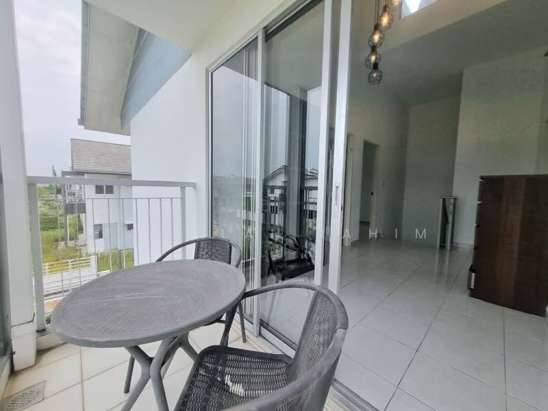 Rumah Teres 2 Tingkat untuk Dijual di Puncak Alam (Selangor) - Fazillah Rahim - Balcony - PropertyGuru.com.my
