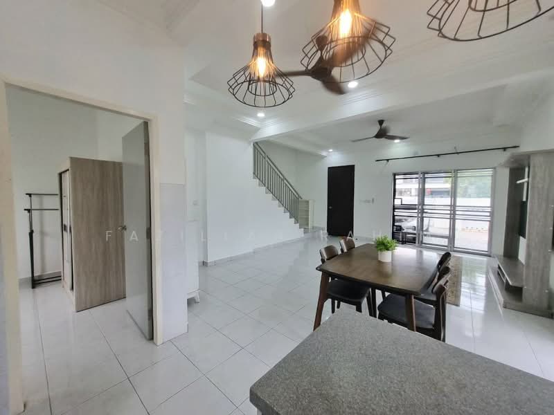 Rumah Teres 2 Tingkat untuk Dijual di Puncak Alam (Selangor) - Fazillah Rahim - Living Room - PropertyGuru.com.my