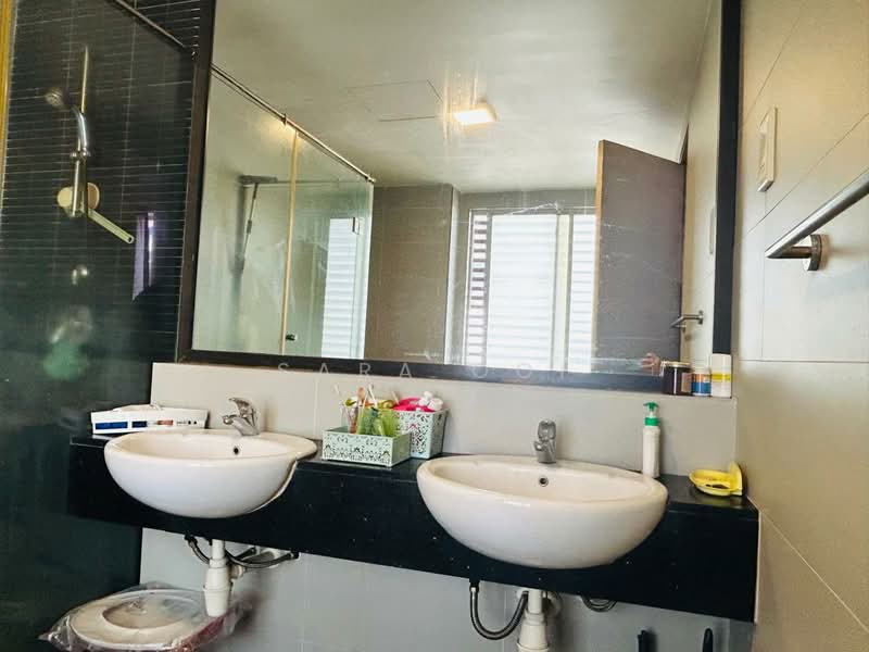 Rumah Berkembar untuk Dijual di Seksyen 13 (Shah Alam) - Sara Ooi - Bathroom - PropertyGuru.com.my