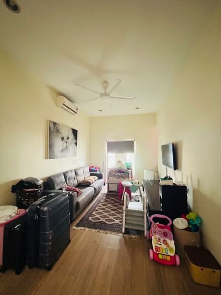 Rumah Berkembar untuk Dijual di Seksyen 13 (Shah Alam) - Sara Ooi - Living Room - PropertyGuru.com.my