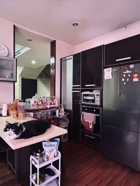 Rumah Berkembar untuk Dijual di Seksyen 13 (Shah Alam) - Sara Ooi - Kitchen - PropertyGuru.com.my