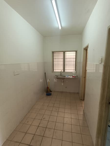Apartment for Rent at Semarak Apartment - Han . - Kitchen - PropertyGuru.com.my
