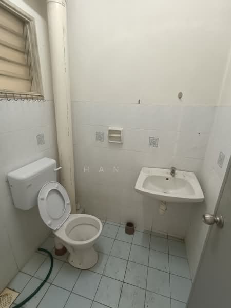 Apartment for Rent at Semarak Apartment - Han . - Bathroom - PropertyGuru.com.my