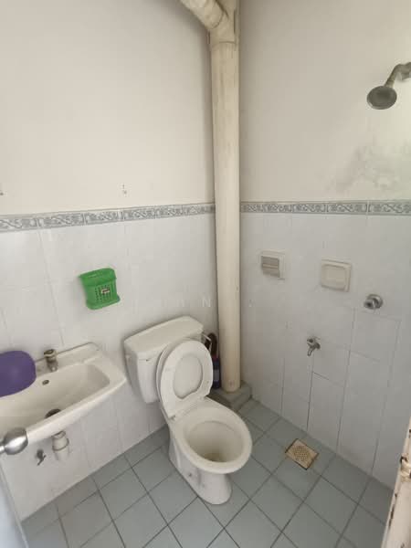 Apartment for Rent at Semarak Apartment - Han . - Bathroom - PropertyGuru.com.my