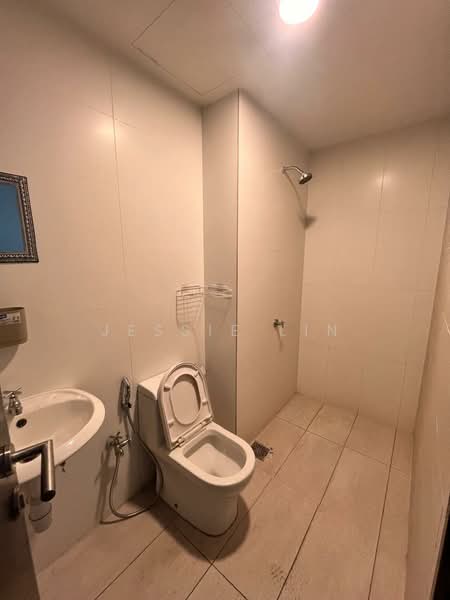 Warehouse for Rent in Kota Damansara (Selangor) - Jessie Lin - Bathroom - PropertyGuru.com.my