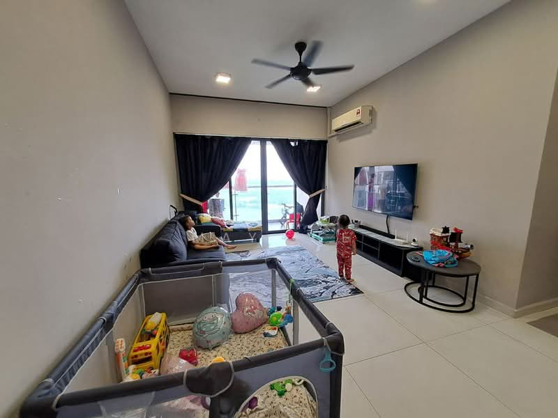 Kondominium untuk Dijual di Royal Strand @ Country Garden Danga Bay - May Lee - Living Room - PropertyGuru.com.my