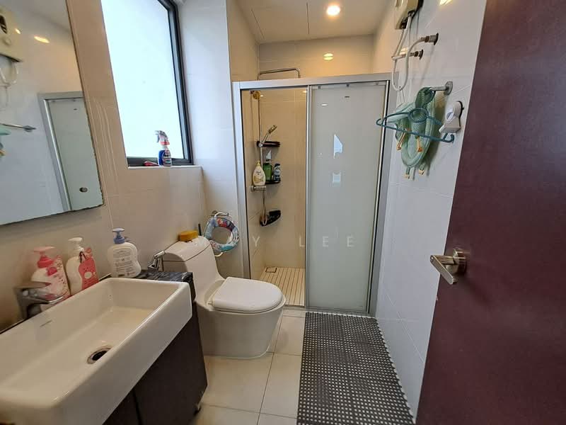 Kondominium untuk Dijual di Royal Strand @ Country Garden Danga Bay - May Lee - Bathroom - PropertyGuru.com.my