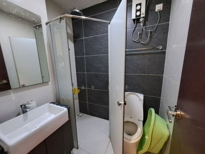 Kondominium untuk Dijual di Royal Strand @ Country Garden Danga Bay - May Lee - Bathroom - PropertyGuru.com.my