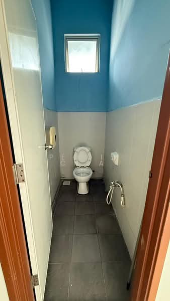Kedai / Pejabat untuk Disewa di Taman Gaya (Ulu Tiram) - Peggie Chua - Bathroom - PropertyGuru.com.my