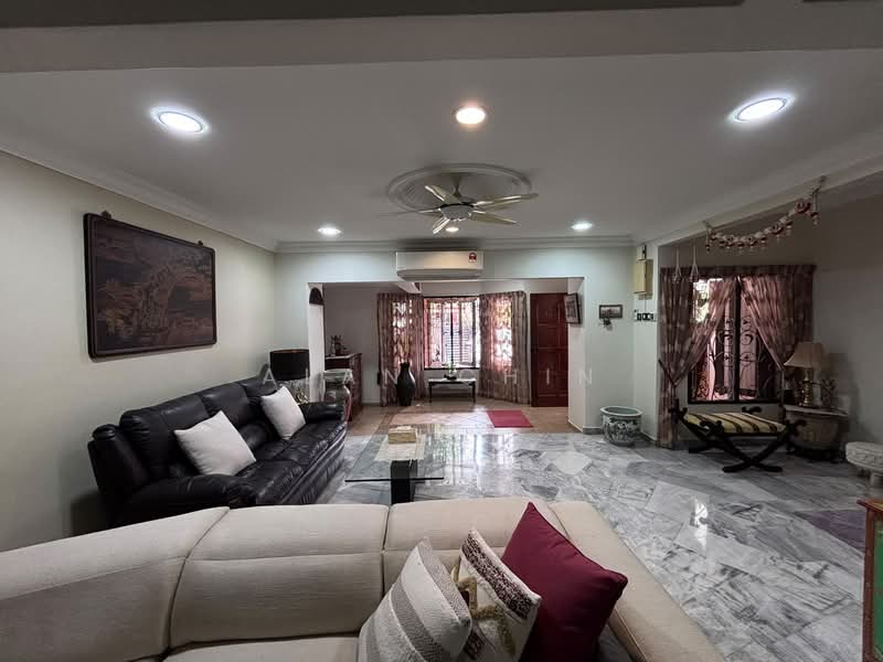 2-storey Terraced House for Sale in Taman Melawati (Ulu Kelang) - Alan Chin - Living Room - PropertyGuru.com.my