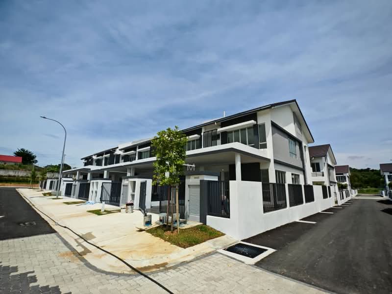 2-storey Terraced House for Sale in Amverton Hills (Sungai Buloh) - Eric Wang - Exterior - PropertyGuru.com.my