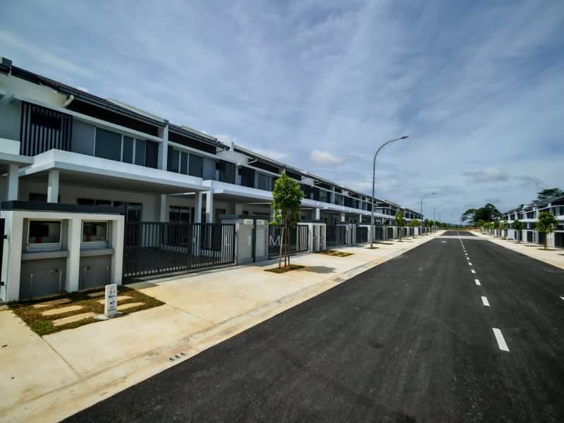 2-storey Terraced House for Sale in Amverton Hills (Sungai Buloh) - Eric Wang - Exterior - PropertyGuru.com.my