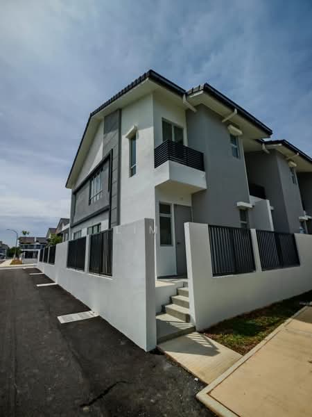 2-storey Terraced House for Sale in Amverton Hills (Sungai Buloh) - Eric Wang - Exterior - PropertyGuru.com.my