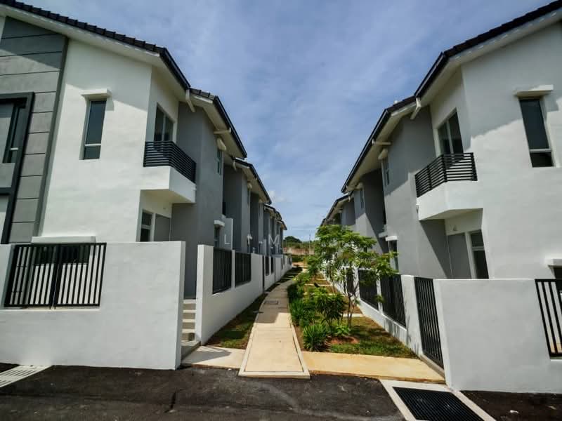 2-storey Terraced House for Sale in Amverton Hills (Sungai Buloh) - Eric Wang - Exterior - PropertyGuru.com.my