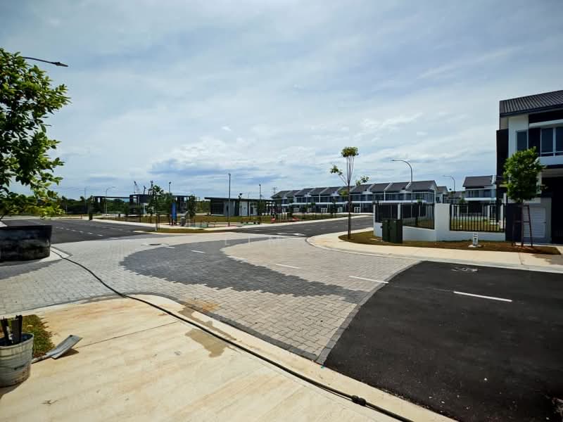 2-storey Terraced House for Sale in Amverton Hills (Sungai Buloh) - Eric Wang - Exterior - PropertyGuru.com.my