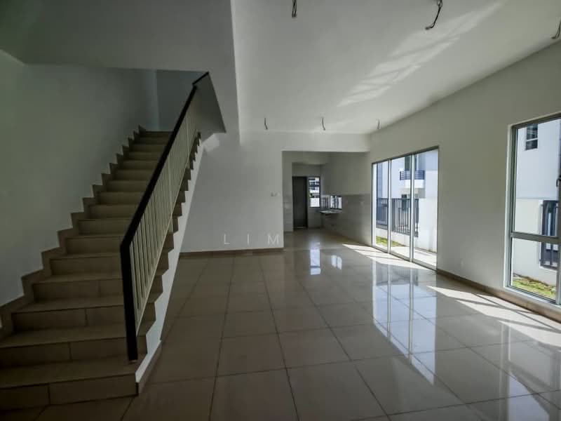 2-storey Terraced House for Sale in Amverton Hills (Sungai Buloh) - Eric Wang - Living Room - PropertyGuru.com.my