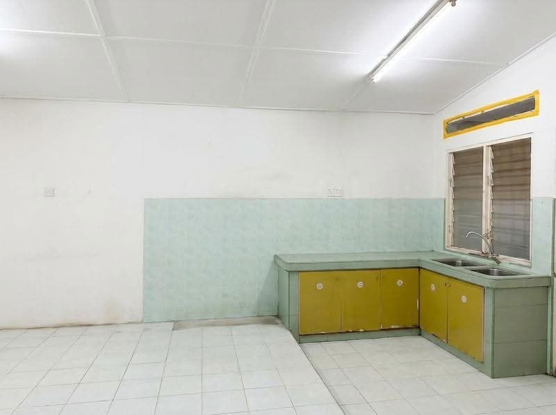 Semi-Detached House for Sale in Taman Ipoh Selatan (Ipoh) - Ck Max - Kitchen - PropertyGuru.com.my
