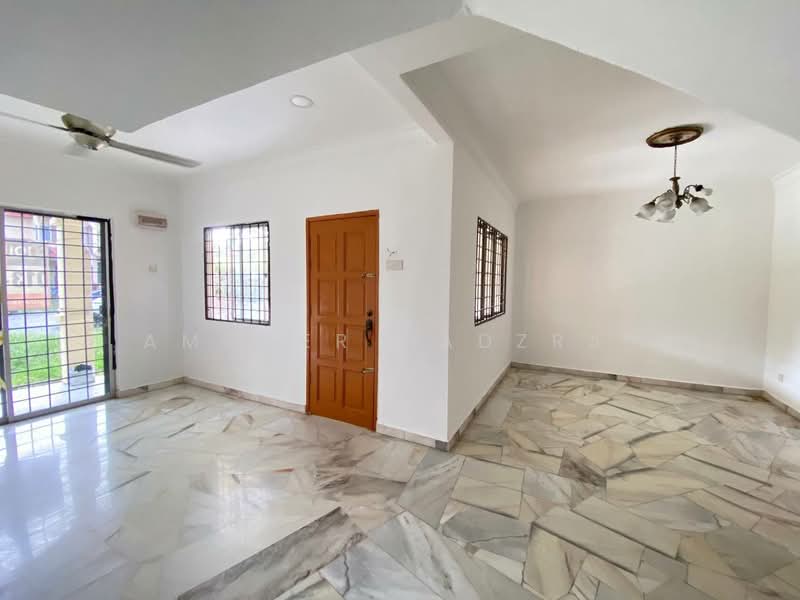 Rumah Teres 2 Tingkat untuk Dijual di Bandar Baru Bangi (Selangor) - Ammeer Nadzrai - Living Room - PropertyGuru.com.my
