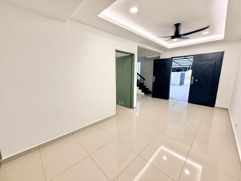 Rumah Teres 2 Tingkat untuk Dijual di Bukit Sentosa (Rawang) - Fazillah Rahim - Living Room - PropertyGuru.com.my