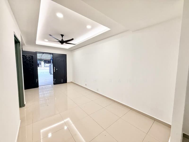 Rumah Teres 2 Tingkat untuk Dijual di Bukit Sentosa (Rawang) - Fazillah Rahim - Living Room - PropertyGuru.com.my