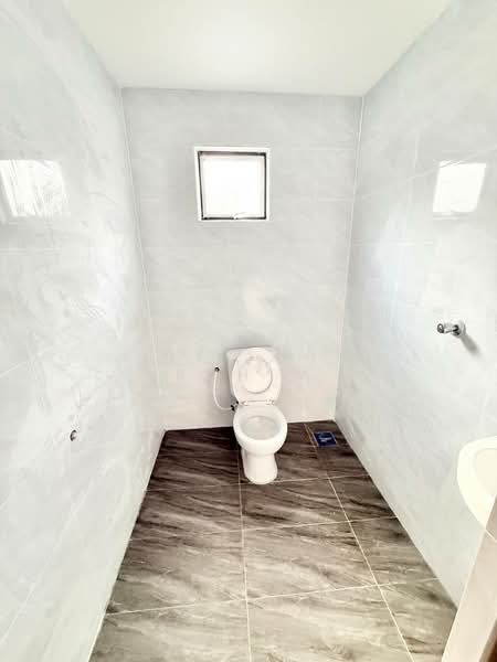 Rumah Teres 2 Tingkat untuk Dijual di Bukit Sentosa (Rawang) - Fazillah Rahim - Bathroom - PropertyGuru.com.my