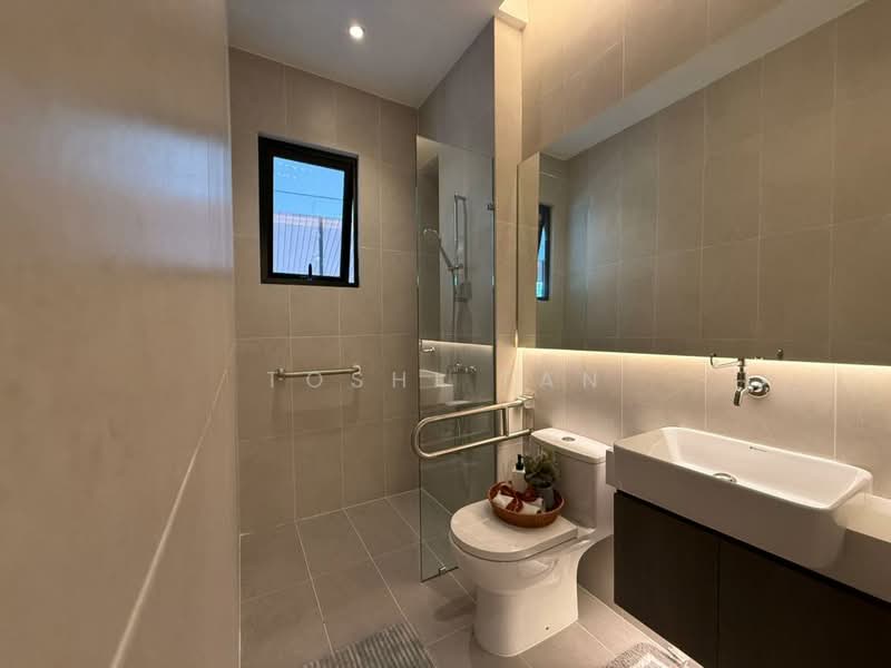 Service Residence for Sale at Ativo Suites @ Damansara Avenue - Toshi Tan - Bathroom - PropertyGuru.com.my