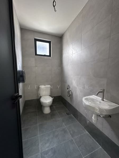 Semi-D Factory for Rent in Telok Panglima Garang (Selangor) - Jenny Tan - Bathroom - PropertyGuru.com.my