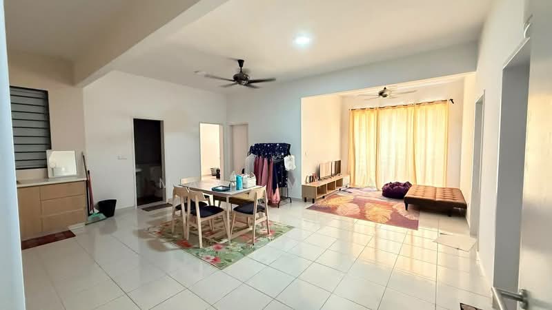 Kondominium untuk Disewa di Residensi Adelia 2 - Maya Myra - Living Room - PropertyGuru.com.my