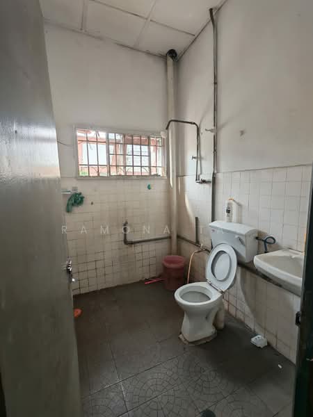 Rumah Teres untuk Dijual di Ayer Keroh (Melaka) - Ramona Tan - Bathroom - PropertyGuru.com.my