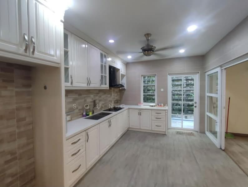 Semi-Detached House for Rent in Seksyen 13 (Shah Alam) - Soung Lim - Kitchen - PropertyGuru.com.my