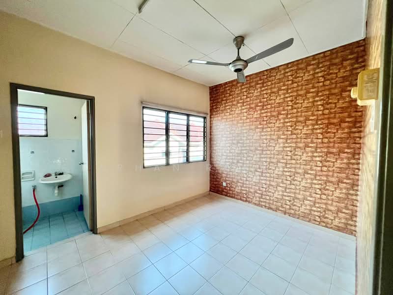 2-storey Terraced House for Sale in Sungai Buloh (Selangor) - Farhan Rafael - PropertyGuru.com.my