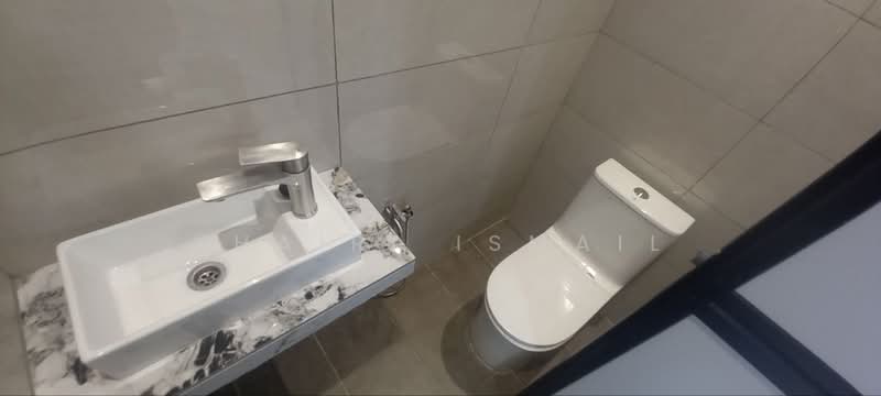 Rumah Teres 2 Tingkat untuk Dijual di Taman Johor Jaya (Johor Bahru) - Khairi Ismail - Bathroom - PropertyGuru.com.my