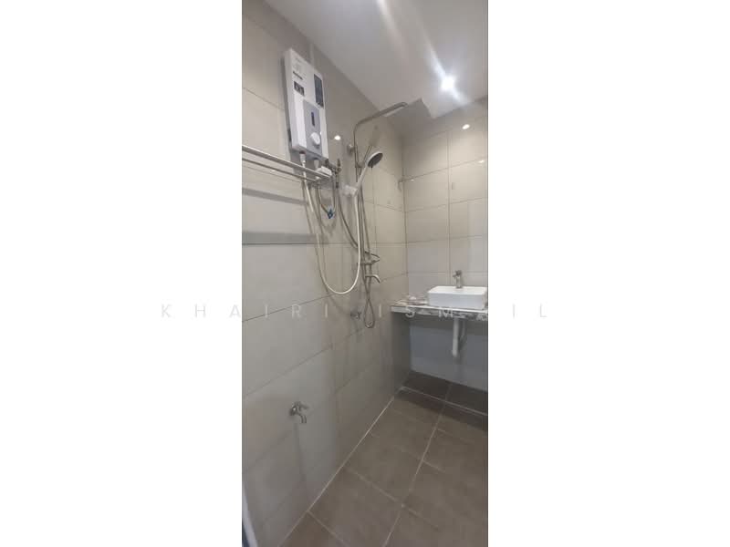 Rumah Teres 2 Tingkat untuk Dijual di Taman Johor Jaya (Johor Bahru) - Khairi Ismail - Bathroom - PropertyGuru.com.my