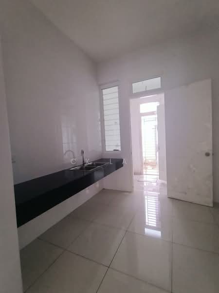 Rumah Teres 2 Tingkat untuk Disewa di Eco Majestic (Semenyih) - CK Law - Kitchen - PropertyGuru.com.my