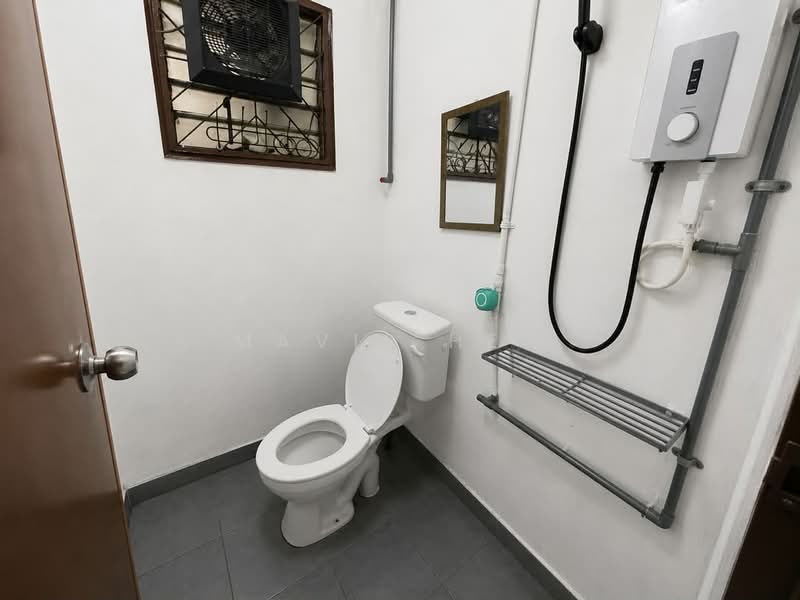Rumah Teres 2 Tingkat untuk Dijual di Taman Megah Ria (Masai) - Mavis Hew - Bathroom - PropertyGuru.com.my