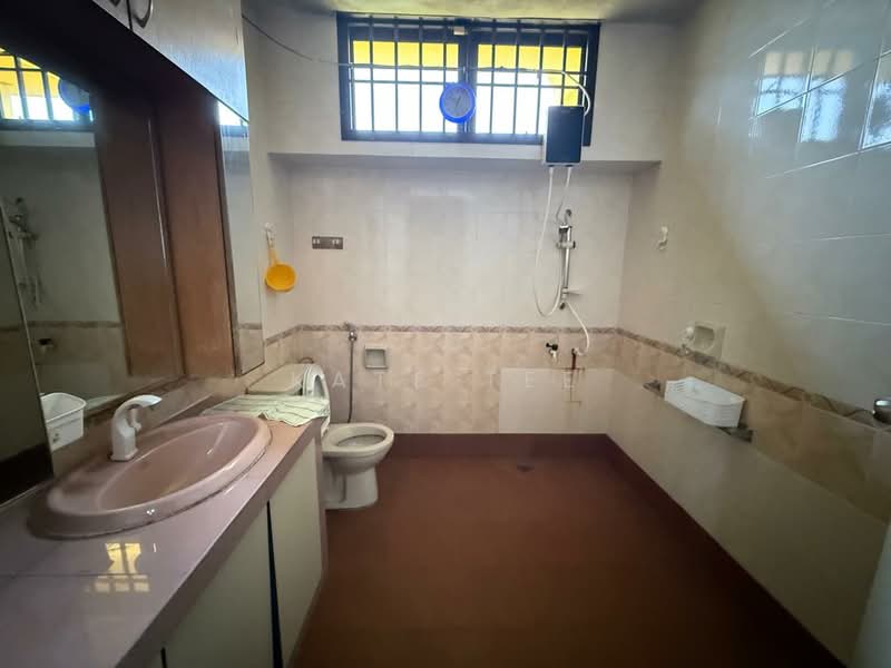 Semi-Detached House for Rent in Taman Perling (Perling) - Kate Tee - Bathroom - PropertyGuru.com.my
