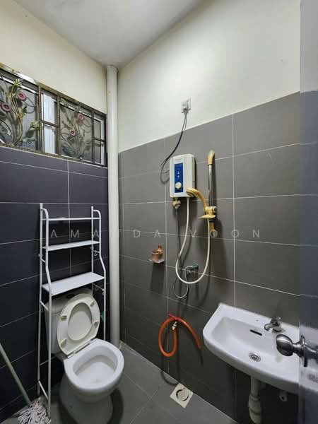 1-storey Terraced House for Rent in Taman Mount Austin (Tebrau) - Amanda Voon - Bathroom - PropertyGuru.com.my