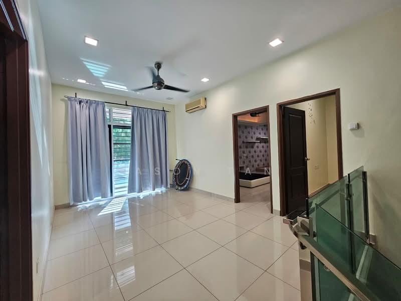 2-storey Terraced House for Sale in TAMAN PUCHONG UTAMA (Puchong) - Jason Tan - Living Room - PropertyGuru.com.my