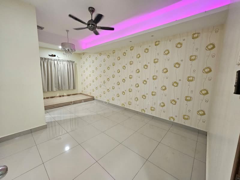 2-storey Terraced House for Sale in TAMAN PUCHONG UTAMA (Puchong) - Jason Tan - Living Room - PropertyGuru.com.my