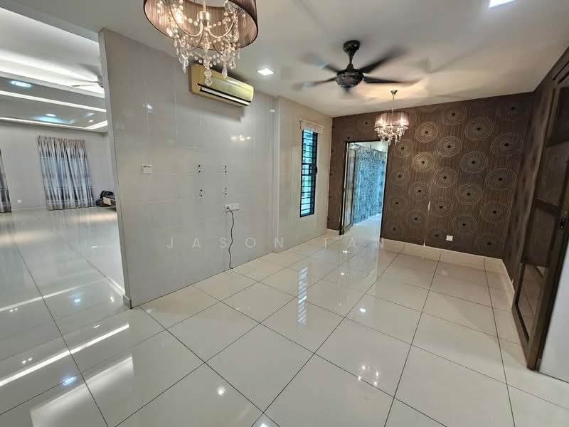 2-storey Terraced House for Sale in TAMAN PUCHONG UTAMA (Puchong) - Jason Tan - Living Room - PropertyGuru.com.my