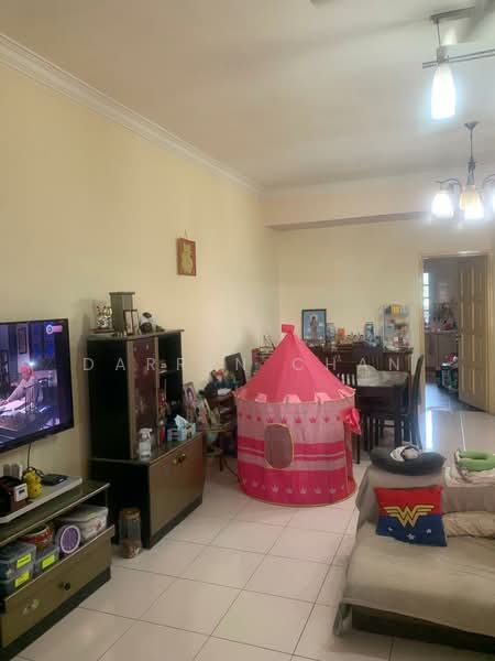2.5-storey Terraced House for Sale in Seri Kembangan (Selangor) - Darren Chan - Living Room - PropertyGuru.com.my