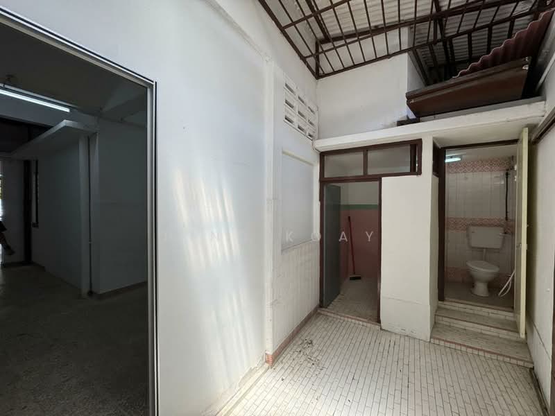 Kedai untuk Disewa di George Town (Penang) - Ping Koay - Bathroom - PropertyGuru.com.my