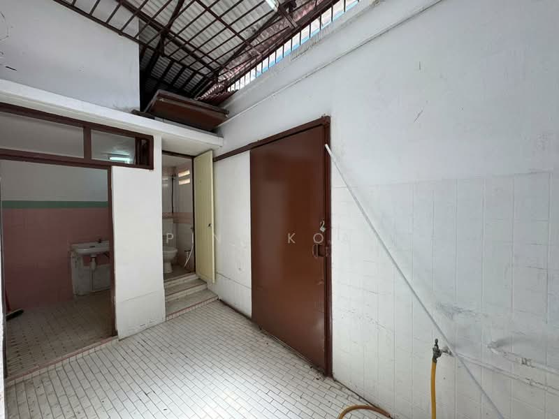 Kedai untuk Disewa di George Town (Penang) - Ping Koay - Bathroom - PropertyGuru.com.my
