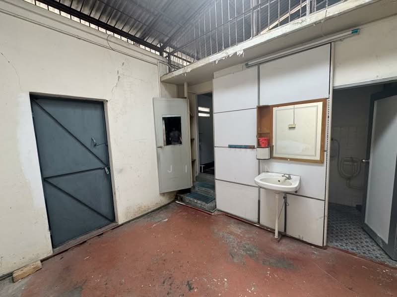 Shop / Office for Sale in Jelutong (Penang) - Ng Jit Sin - Bathroom - PropertyGuru.com.my