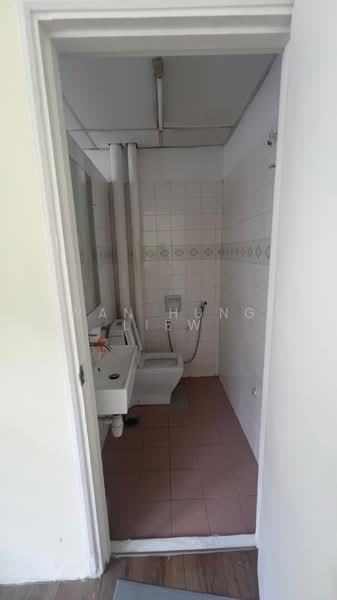 Office for Rent in Taman Desa Business Park (Kuala Lumpur) - Wan Hung Liew - Bathroom - PropertyGuru.com.my