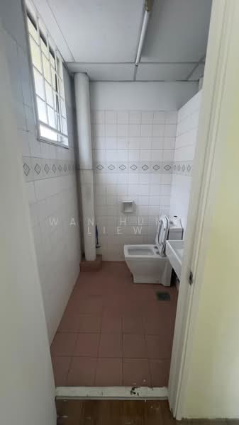 Office for Rent in Taman Desa Business Park (Kuala Lumpur) - Wan Hung Liew - Bathroom - PropertyGuru.com.my