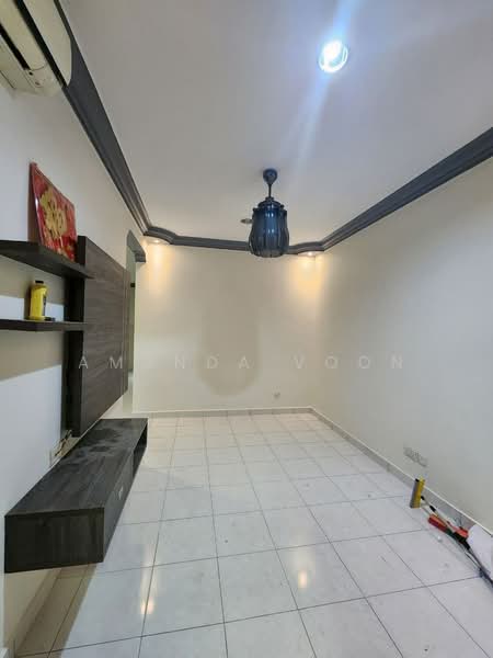 1.5-storey Terraced House for Rent in Taman Setia Indah (Tebrau) - Amanda Voon - Living Room - PropertyGuru.com.my