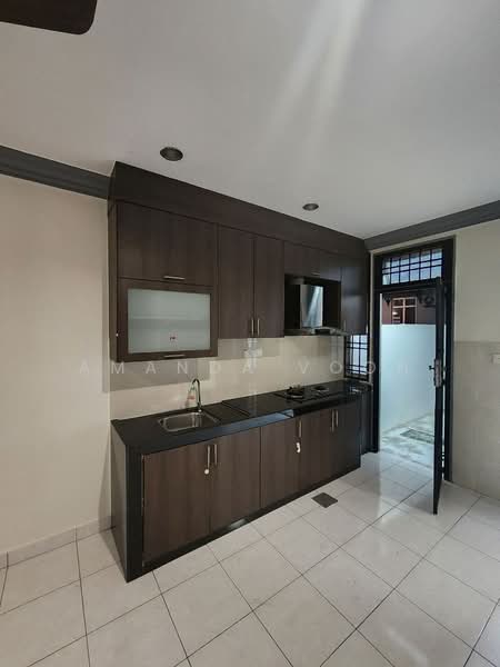 1.5-storey Terraced House for Rent in Taman Setia Indah (Tebrau) - Amanda Voon - Kitchen - PropertyGuru.com.my